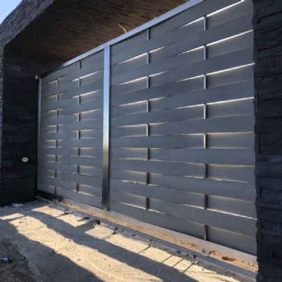 Stainless Steel Gate with Deck 